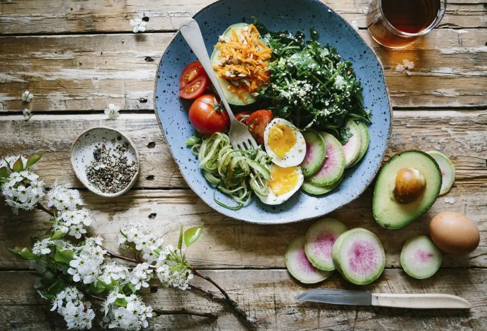 Combien de calories par jour pour maigrir, et pourquoi compter ne suffit pas